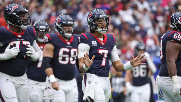 Houston Texans QB C.J. Stroud (7) and his offensive line. 